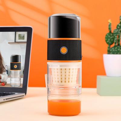 China Protable Wholesale Detachable Easy To Clean Portable Travel USB Electric Blender Orange Juicer for sale