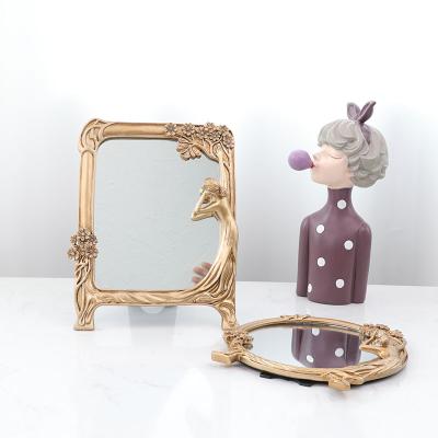 China Lighted Amazon Top Seller Vintage Rococo Princess Round Square Resin Desktop Makeup Mirror for sale