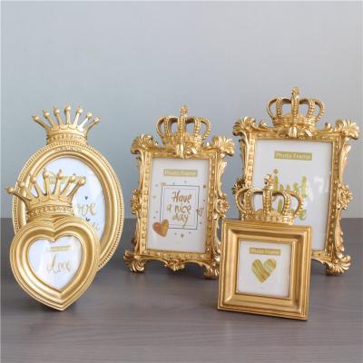 China Resin+Glass Popular Home Decorative Gifts 7 Inch Antique Picture Frame Gold Wreath Love Resin Picture View for sale