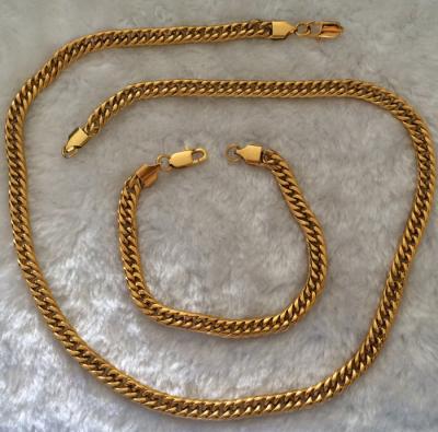 China Großer Schlangen-Knochen-goldene Edelstahl-Schmuck-Kette mit Handschellen-Verschluss zu verkaufen