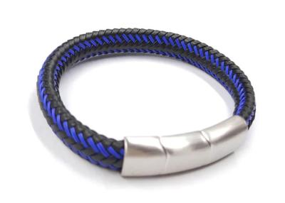 Chine Le mélange fait sur commande colore le cuir de bracelets d'acier inoxydable de fil de taille avec la fermeture de Mmagnetic à vendre