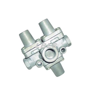 China Iron Kamaz Truck Parts Three-Circuit Protection Valve 100-3515210 Brake Valve for sale