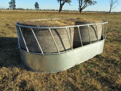 Cina Metal 3.4m  Square Round Bale Feeder Square Bale Horse Feeder prevent rusting in vendita