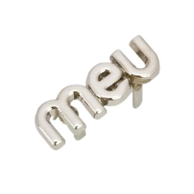 China Hot Selling Metal Zinc Alloy Cut Metal Name Tags Letter Custom Logo Labels Plate With Pin For Handbags for sale