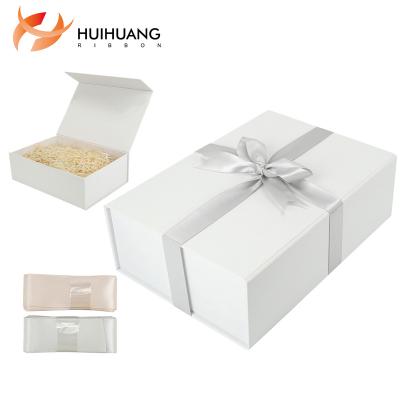 China Recycled Materials Huihuang Custom Gift Boxes With Magnetic Lid And Ribbon Greeting Cards Gift Box For Christmas Birthday Graduation Weddings for sale