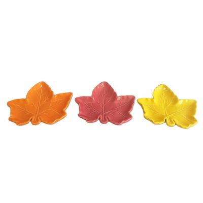 China Sustainable Creative Leaf Shape Glazed Ceramic Dishes Jewelry Trinket Daily Soap Dish For Home Store for sale