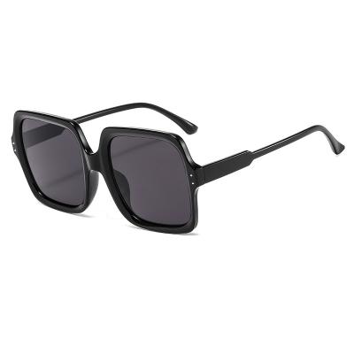 China Hot Selling Fashion Sun Glasses Gradient Rectangle Trendy Sunglasses For All Ages for sale