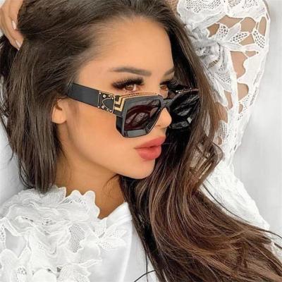 China Fashion sunglasses 2021 best-selling square thick-sided sunglasses star with spot UV400 wholesale 9362 for sale