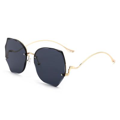 China Fashion Sunglasses 2021 Hot Style Square Gradient Color Fashion Ladies Net Red Frameless Sunglasses for sale