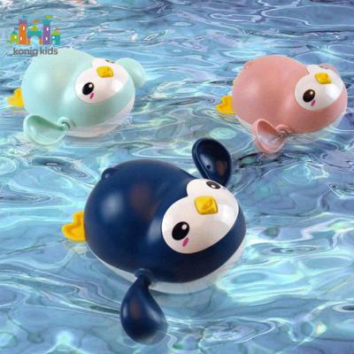 China Water Tool Konig Spray Children 2021 New Instruments brinquedo de banho Bebe Bath Toy Animal Wind Up Penguin Tub Bath Swimming Toys for sale