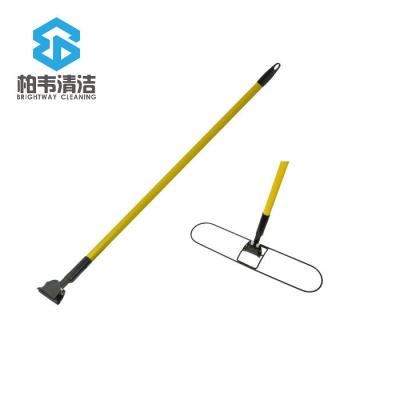 China Sustainable Industrial Dust Broom Cleaning Frame With Fiberglass Handle for sale