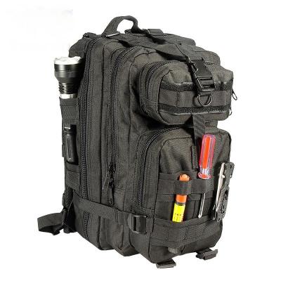 China Recorrido portátil de asalto mochila táctica bolso de hombro multifuncional al aire libre en venta