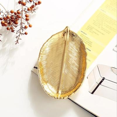 China Viable Custom Leaf Shaped Ring Dishes Decorative Ceramic Gold Jewelry Tray for sale