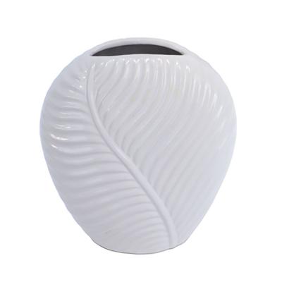 China Novelty Living Room Home Decor White Ceramic Leaf Shape Decorative Flower Vase for sale