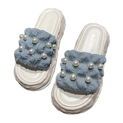 China 2023 Fashion Trend Non Slip Platform Chunky Pearl Decorated Slippers Female Girl Ladies Slipper Women Breathable Home Indoor Shoes for sale