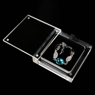 China OEM Clear Acrylic Jewelry Box Recyclable Diamond Customization Loose Box With Magnetic Holders For Retail And Wholesale for sale