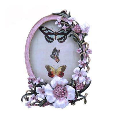 China Gift decoration photo decoration customized promotion in Europe and America photo frames set antique photo frame metal photo frame for sale