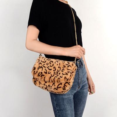 China Newest Simple Faux Fur Shopping Bag Ladies Fur Fashion Durable Warm Winter Handbags Simple Women Bag for sale