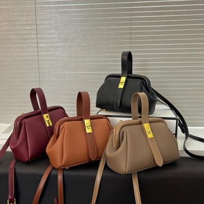 China Popular Lady Messenger Handbags Fashion Cute Small Young Clips PU Custom Logo Bags For Woman for sale