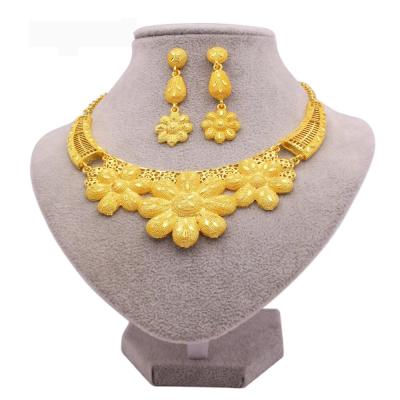 China CLASSIC Gold Plated Bridal Jewelry Set Earring and Necklace Alloy Jewelry for sale