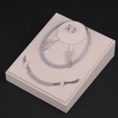 China FASHIONABLE 18k Gold Dubai Jewelry Sets Exquisite Zircon Bridal Wedding Jewelry Set for sale