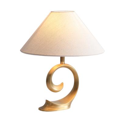 China Modern gold resin lamp spiral table lamp for hotel for sale