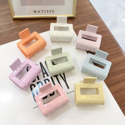 China Newest 2021 New Arrivals Solid Color Hair Claw Acrylic Hair Claw Clip Mini Plastic Hair Accessories Clips For Girls for sale