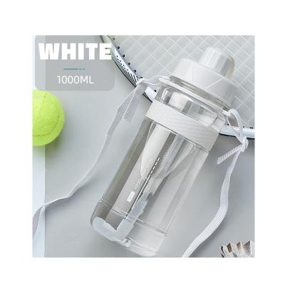 Cina Customized Logo Plastic Portable Water Bottle With Straw Sports Water Bottle Portable Gym Water Bottle in vendita