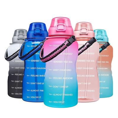 Cina Amazon top seller 2L Tritan BPA Free Water Bottle Huge Capacity Motivational Water Bottle with Time Marker Handler Water Kettle in vendita