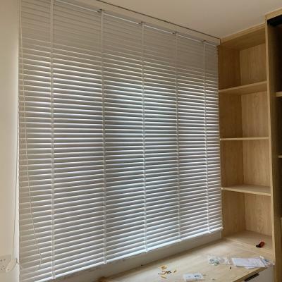 China Minimalist Electric Wood Blinds Venetian Curtain Blinds Black Wood Folding Wooden Blinds for sale