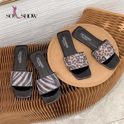 China Fashion trend fashion woman the new shoes casual flat ladies slippers outdoor sandals PU slippers for sale