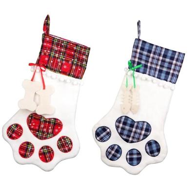 China Perfect for gifts for dogs or cats. Paw Celebrate Xmas Socks Cloth Bone Socks Christmas Decorations Gift Bag Dog Plaid for sale