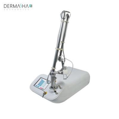 China Portable 10600nm Anti-Puffiness Scar Remove Fractional CO2 RF Laser Machine For Vaginal Tightening for sale