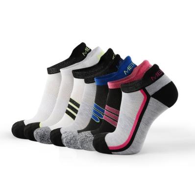 China Custom Logo Athletic Sport Crew Socks Sustainable Antibacterial Antibacterial, Anti Slip Customized White Sport Socks for sale