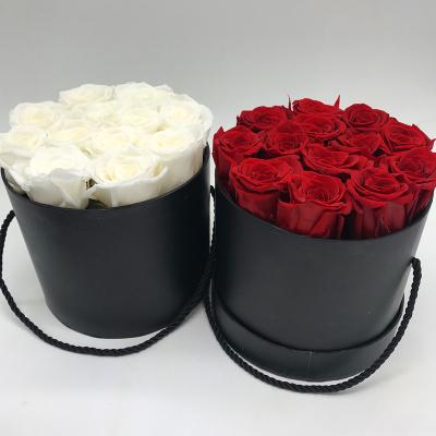 China JUNIO Factory Supply Preserved Roses Arranged Handcrafted Arranged Real Handcrafted Natural Eternal Preserved Flower For Round Gift Box for sale