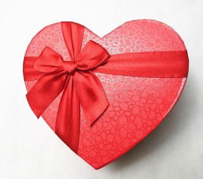 China 9 Grids Rigid Chocolate Box Heart Shape Red Color For Gift Packaging for sale