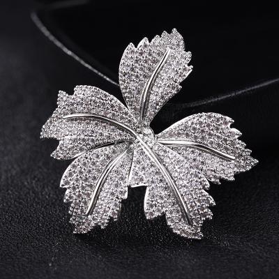 China Fashion copper popular zircon jewelry brooch flower brooch diamonds jewelry corsage luxury woman for sale