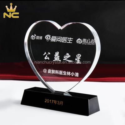 China China Wedding Anniversary Gift Crystal Trophy Heart Trophy With Black Base for sale