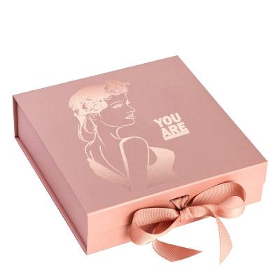 China Recycled Materials Wholesale Pink Christmas Present Gift Wrapping Bow Clamshell Folding Box for sale