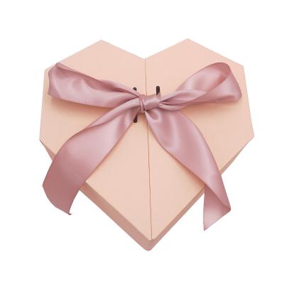 China Handmade Low MOQ Wholesale Exquisite Luxury Heart Shaped Gift Box Valentines Day Packaging Box for sale