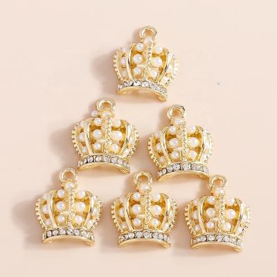 China 4pcs/bag 15*12mm Crystal Pearl King Queen Crown Durable Exquisite Luxury Pendants DIY Jewelry Pendant Custom Gold Plated for sale