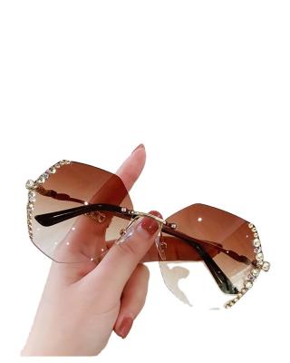 China Fahion new trend frame personality the large rivets the legs European and American chain street wind CIA sunglasses fashion shooting face-coverin for sale