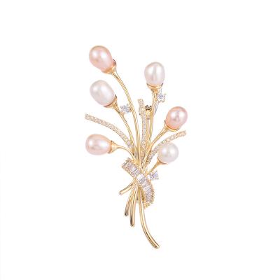 China Custom Safety Pin Brooches Luxury Elegant Fresh Water Pearl Bouquet Brooch Women Safety Pin Brooch Wholesale for sale