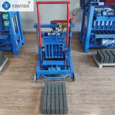 China Kosteneffectieve bakstenenmachine Kleinschalige productie Holle bakstenen gietmachine Te koop