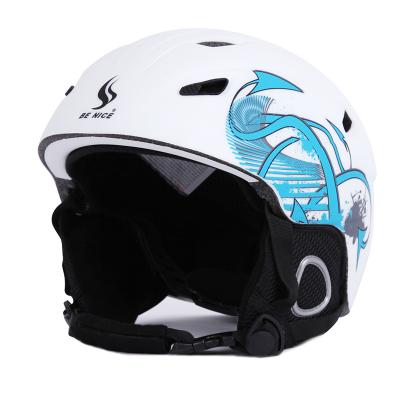 China Adjustable Cool Snow Sports Helmets Ski Helmet Spherical Motorcycle Helmet for sale