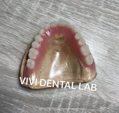 China Dentadura de acrílico limpia y extraíble con apariencia natural en venta