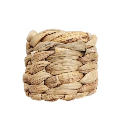 China Rustic Viable Napkin Ring Holders Handmade Viable Braided Towel Loop Hyacinth Woven Napkin Ring Holder Natural for sale