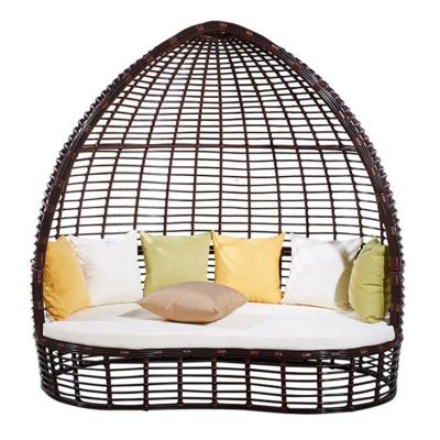 China Modern outdoor hotel furniture garden patio pe rattan round all weather wicker daybed lounge bed for sale