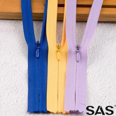 China Hot Selling SAS Automatic Lock Good Price Hidden Teeth Like End Custom Color Invisible Zipper Zipper For Garment for sale