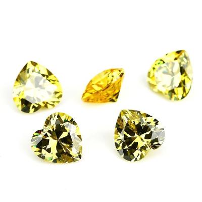 Cina Colori CZ Moissanite Diamond Heart Cut 3x3mm 4x4mm Zirconia cubica sintetica in vendita